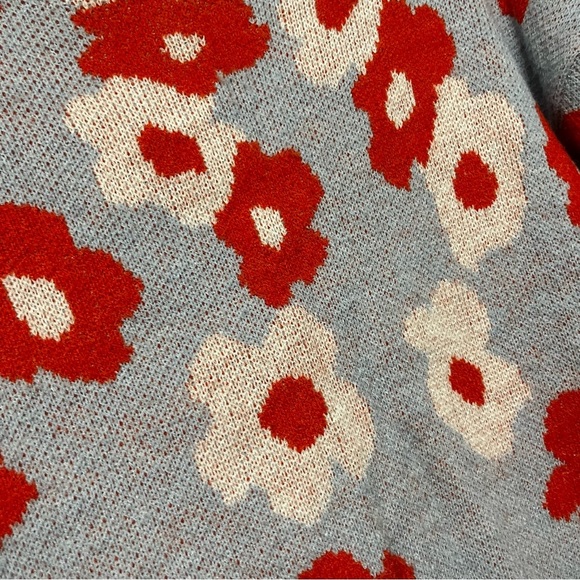 Women's Red and Blue Floral V-Neck Crop Cardigan - Picture 8 of 8